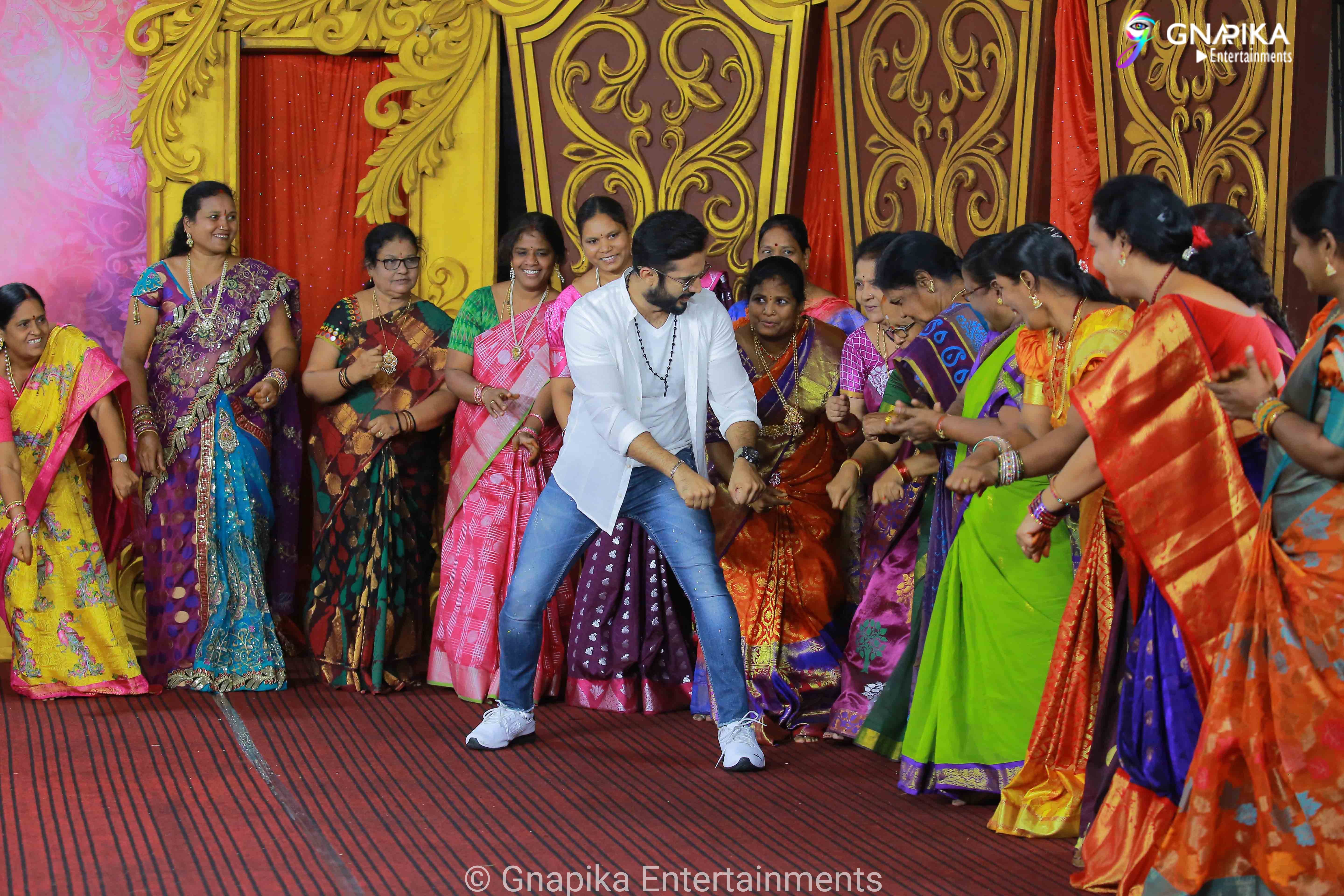 Adavallu Meeku Joharlu