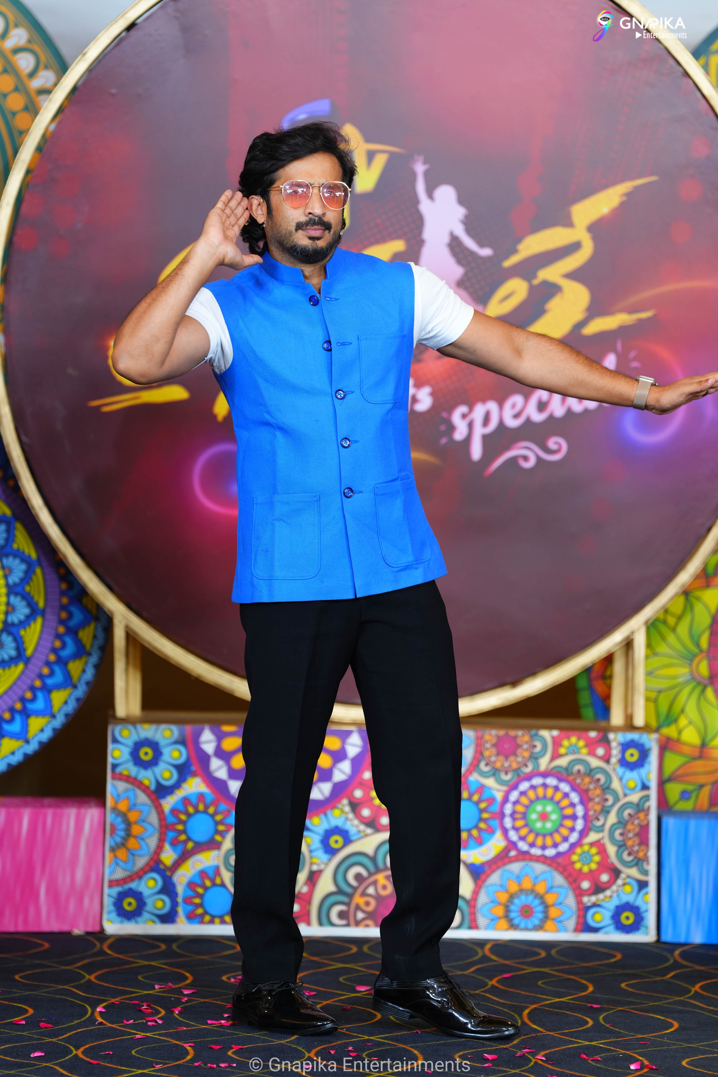 Thaggede le show photos