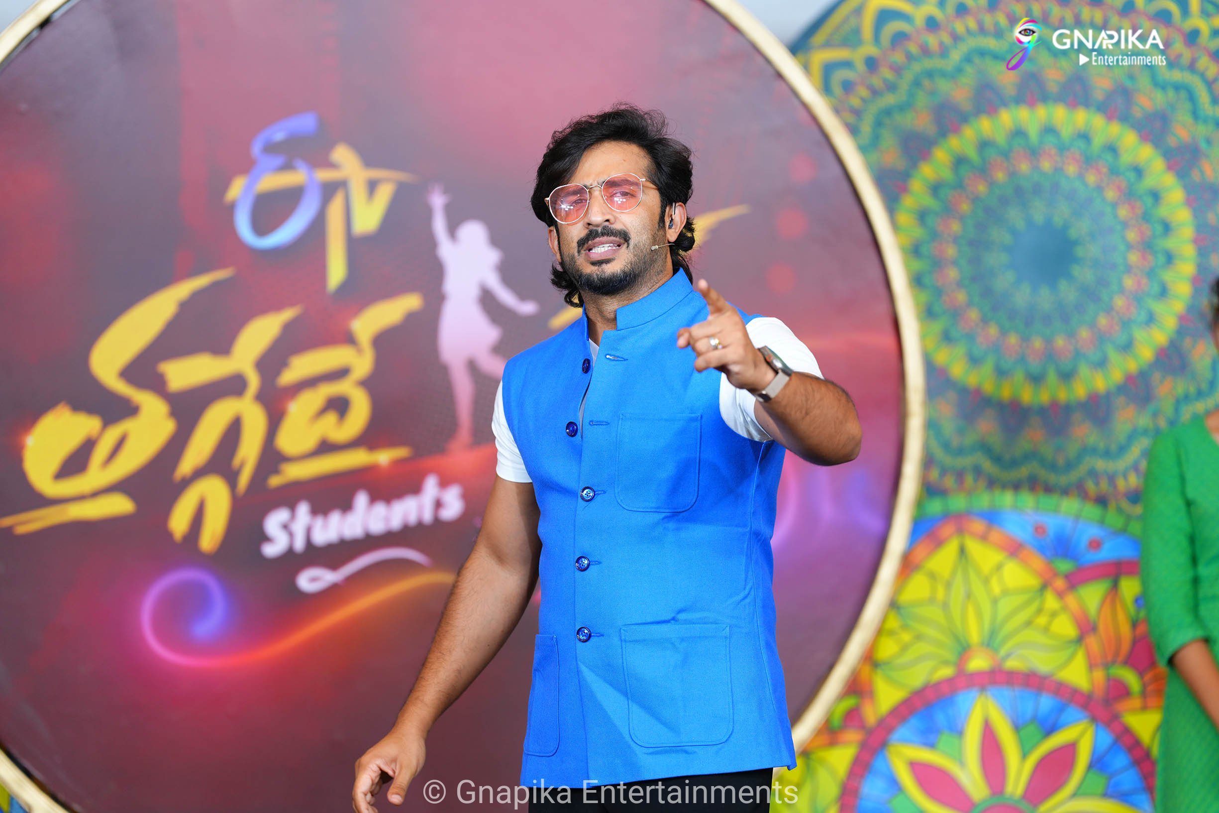 Thaggede le show photos