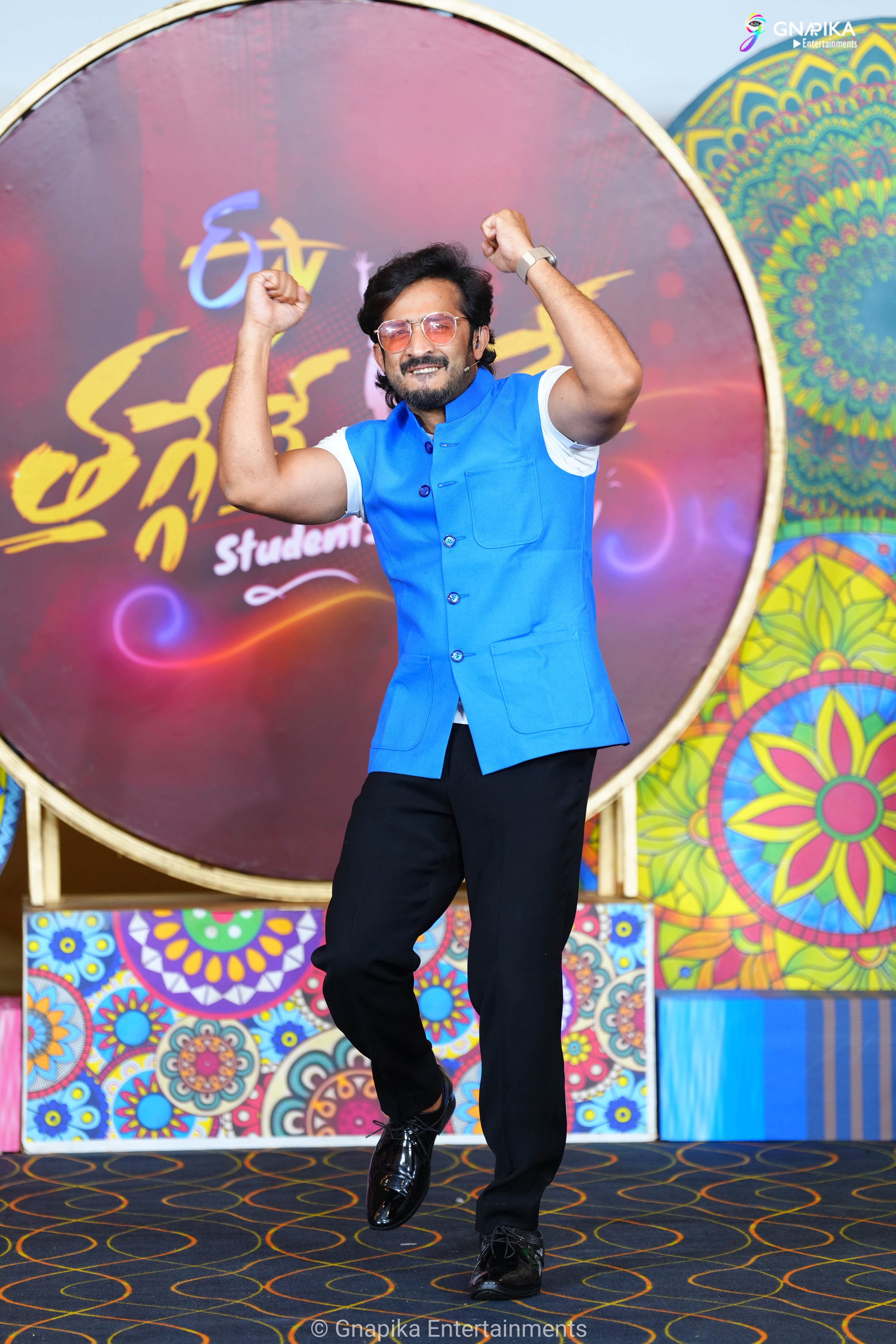 Thaggede le show photos